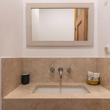 Apartment Plum Guide - Rustic Heart